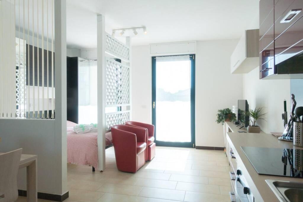 Apartment Victoria, Cozy Studio Flat Near Leonardo Academy Сесто-Календе Экстерьер фото