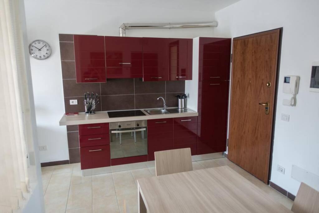 Apartment Victoria, Cozy Studio Flat Near Leonardo Academy Сесто-Календе Экстерьер фото